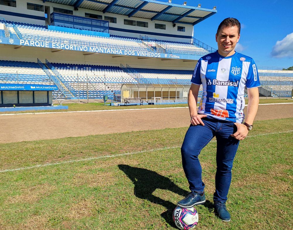 Leocir Glowacki assume presidência do Clube Esportivo 