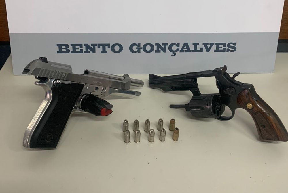 Adolescente de 15 anos é detido com duas armas em Bento