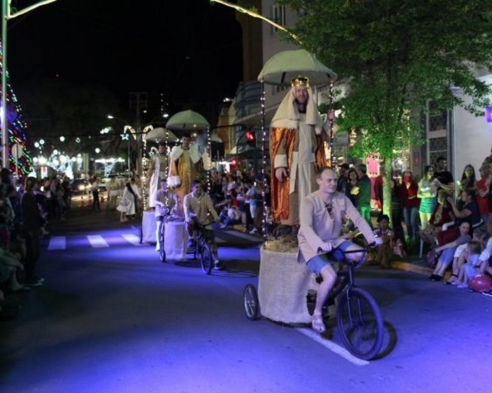 Natal Bento: Desfile Buon Natale ocorre nesta quinta 