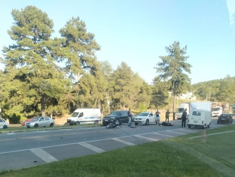 Colisão entre carro e moto deixa uma pessoa ferida em Garibaldi