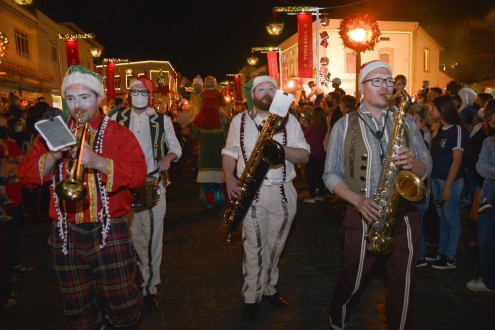 Chegada do Papai Noel em Garibaldi emocionou crianças e adultos