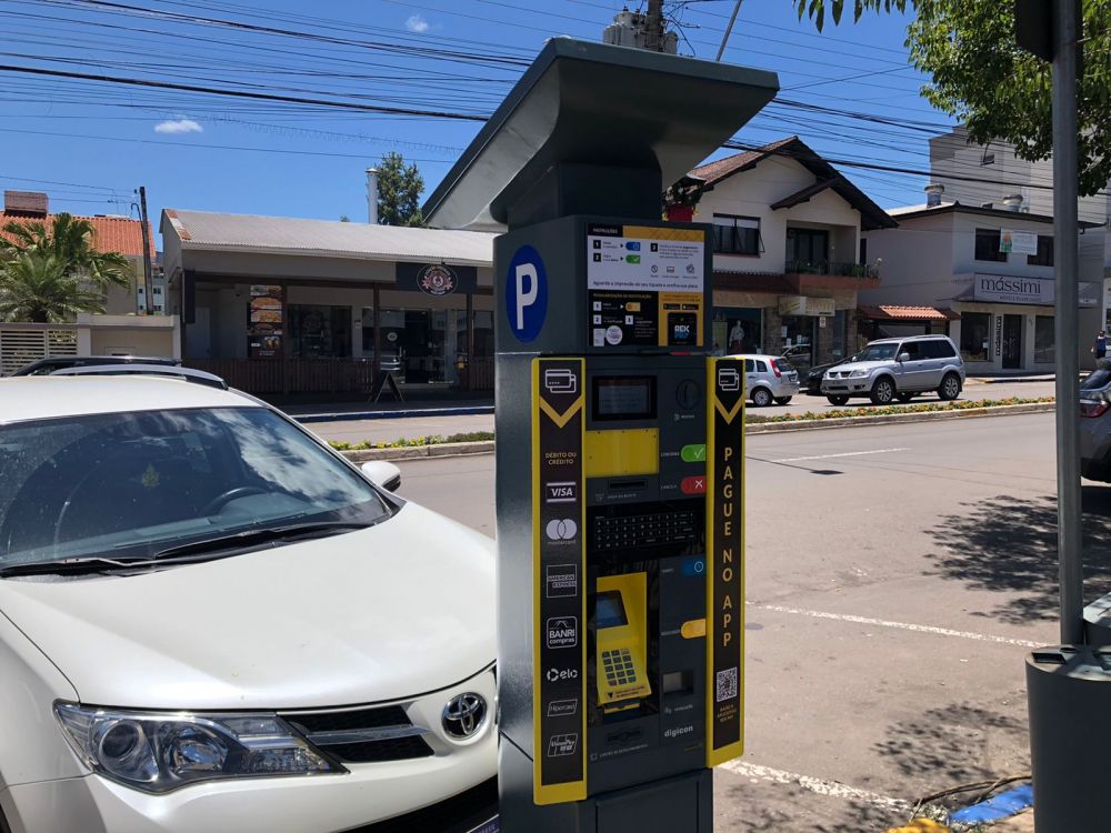 Novos parquímetros são instalados em Garibaldi