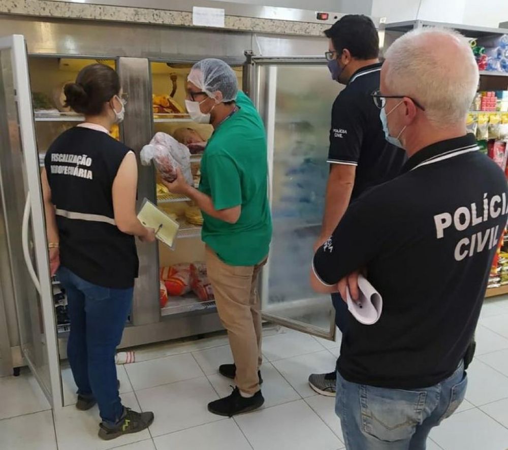 Alimentos impróprios para consumo são apreendidos em Carlos Barbosa