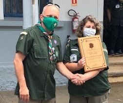 Escoteiros de Garibaldi recebem troféu pelos 50 anos de atuação