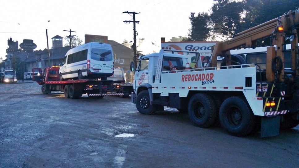 Dezenas de vans são autuadas pela Metroplan na BR 470 em Garibaldi