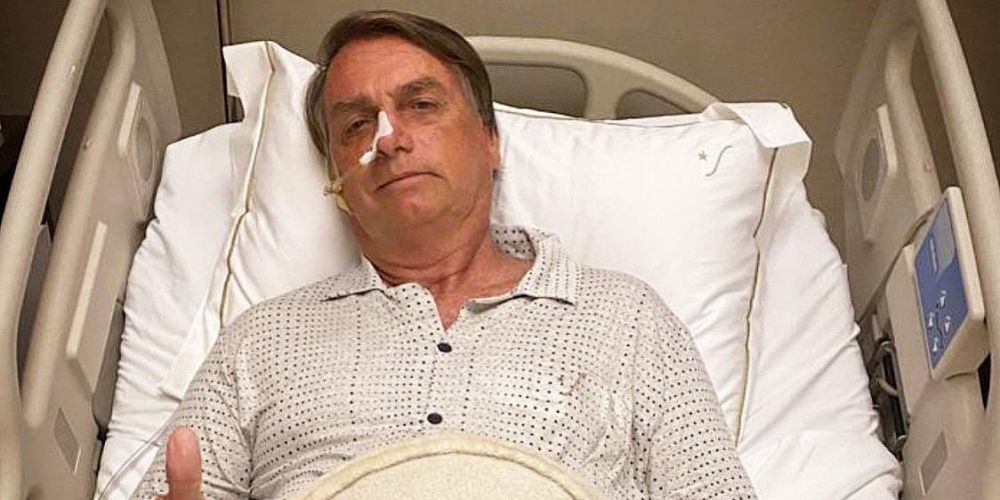 No hospital, Bolsonaro diz que poderá passar por cirurgia