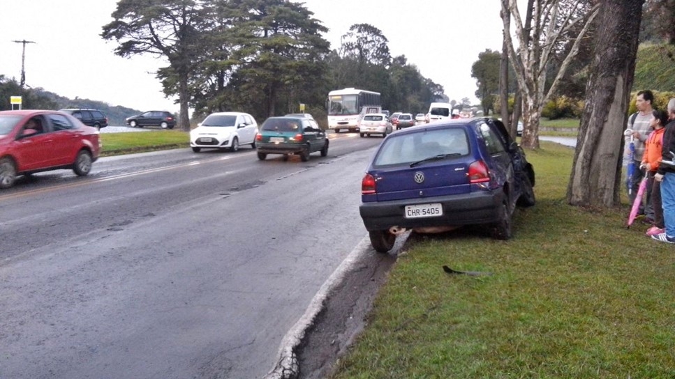 Menina fica ferida em colisão na BR- 470