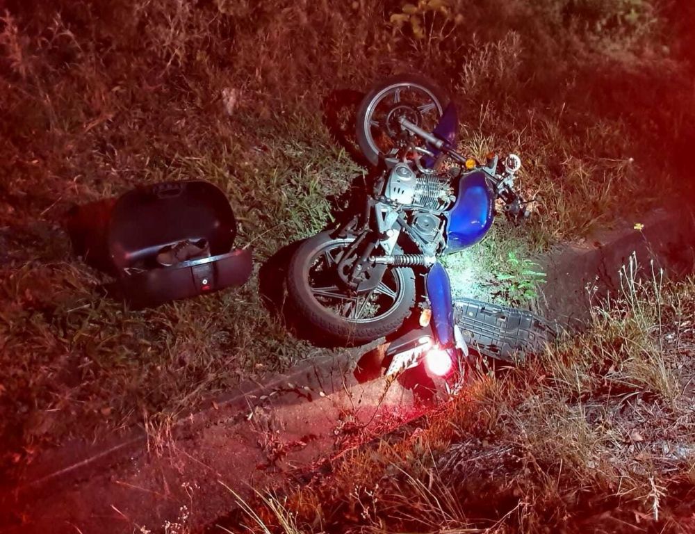 Homem fica ferido após cair de moto em Carlos Barbosa