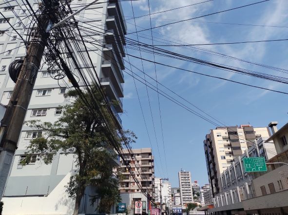 Remoção de fios inutilizados segue nesta semana em Bento