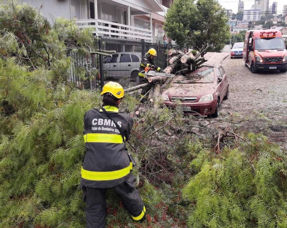 Temporal causa estragos em alguns pontos de Bento Gonçalves 