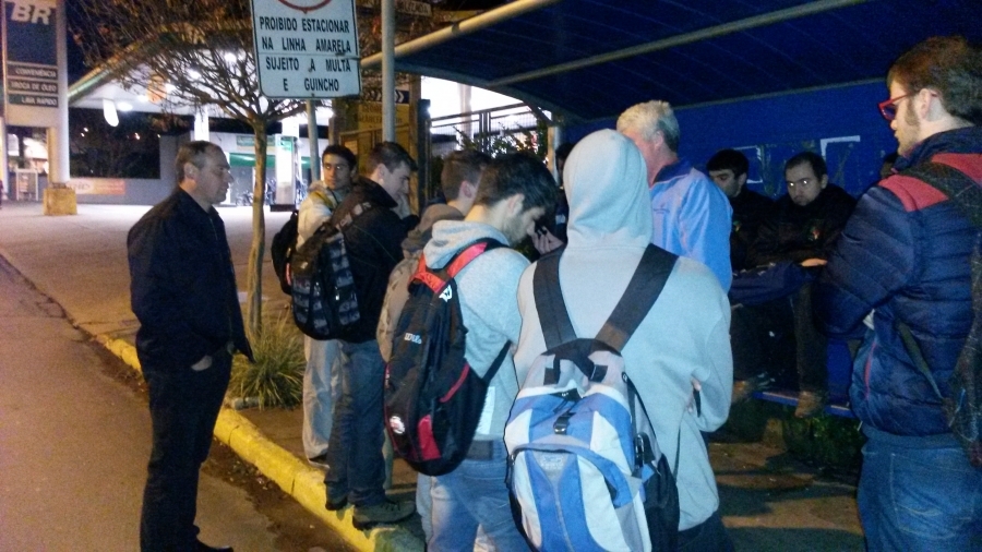 Estudantes fazem protesto contra condições do transporte em Garibaldi