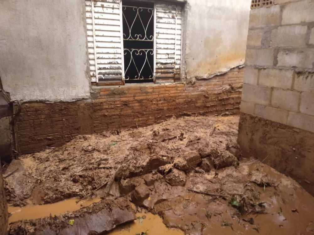 Inundações atingem casas no bairro Fátima em Bento Gonçalves 