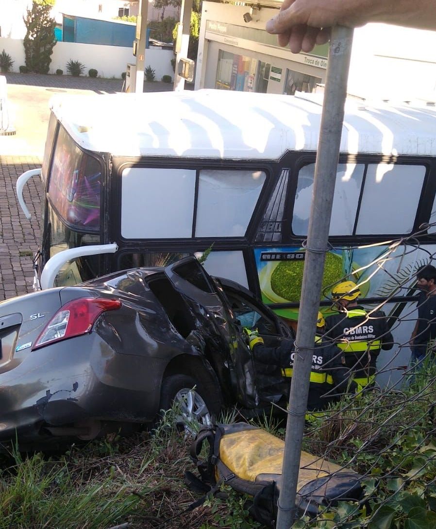 Seis pessoas ficam feridas em acidente no bairro São Roque em Bento Gonçalves 