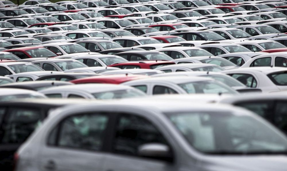 Vendas de veículos caem 38,5% em janeiro, aponta Anfavea