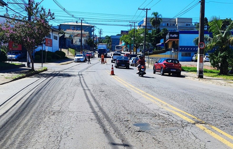 Iniciada obra de recapeamento na Buarque de Macedo em Carlos Barbosa