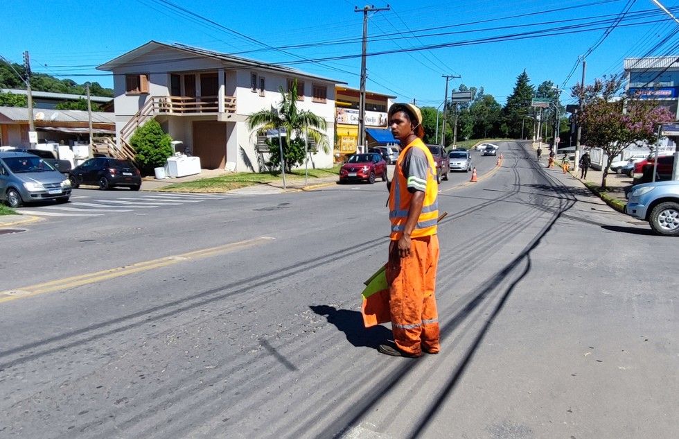 Iniciada obra de recapeamento na Buarque de Macedo em Carlos Barbosa