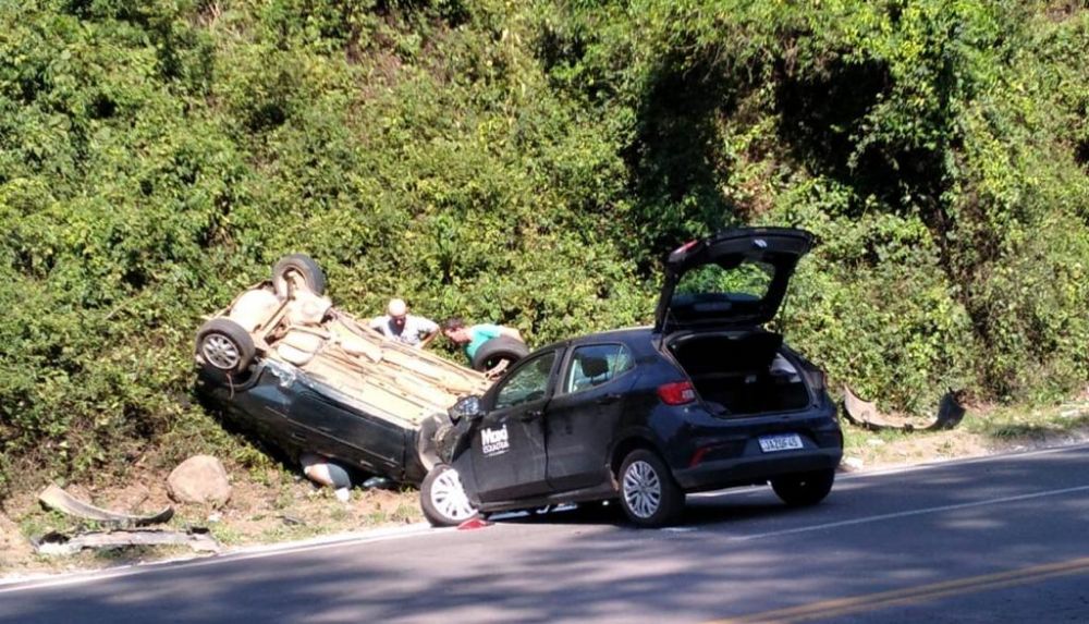 Colisão seguida de capotamento deixa uma pessoa ferida em Garibaldi