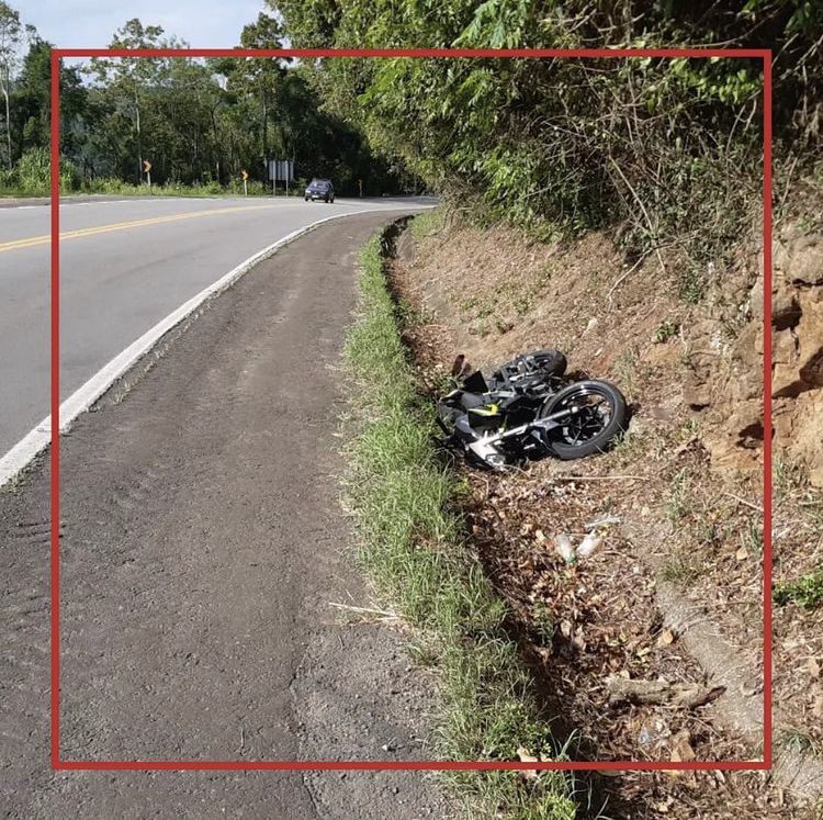 Colisão entre carro e moto deixa duas pessoas feridas na Rota do Sol em Garibaldi