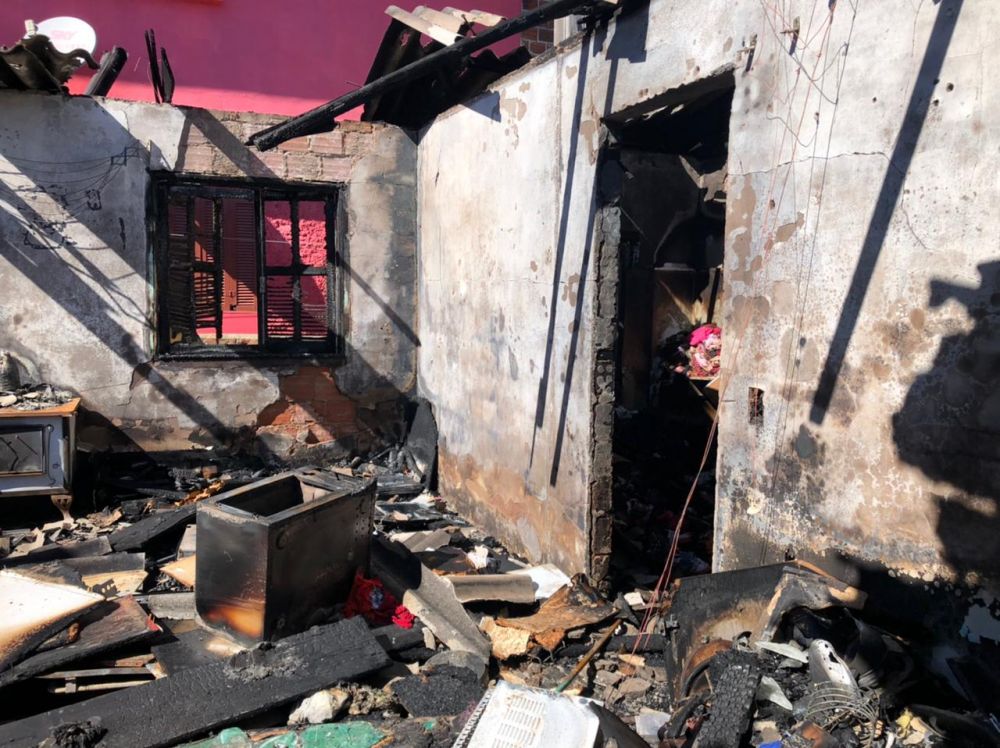 Mulher morre carbonizada após incêndio consumir residência em Garibaldi