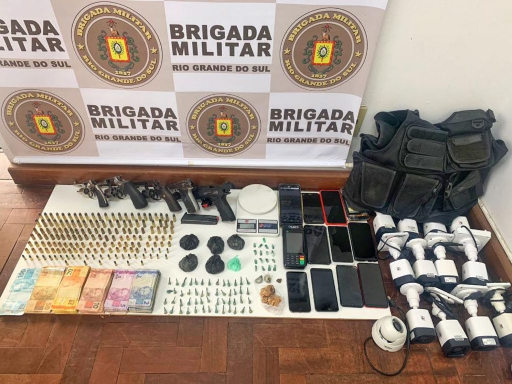Batalhão de Choque prende quadrilha com armas e drogas em Farroupilha