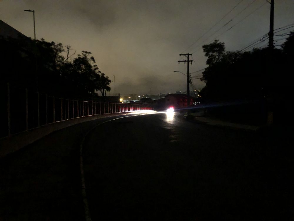 Motorista colide contra poste e deixa parte de Garibaldi sem luz