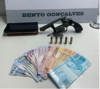 Jovem armado dentro de táxi é preso em Bento Gonçalves