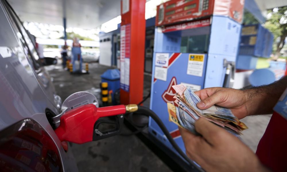 Consumidores que pagaram gasolina mais cara serão ressarcidos em Bento
