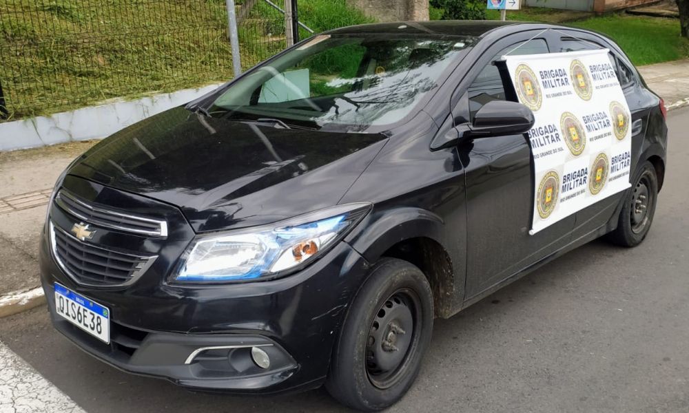 Brigada Militar prende mulher com veículo roubado em Garibaldi