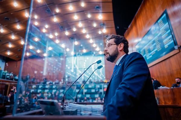 Deputados aprovam cassação de mandato de Ruy Irigaray