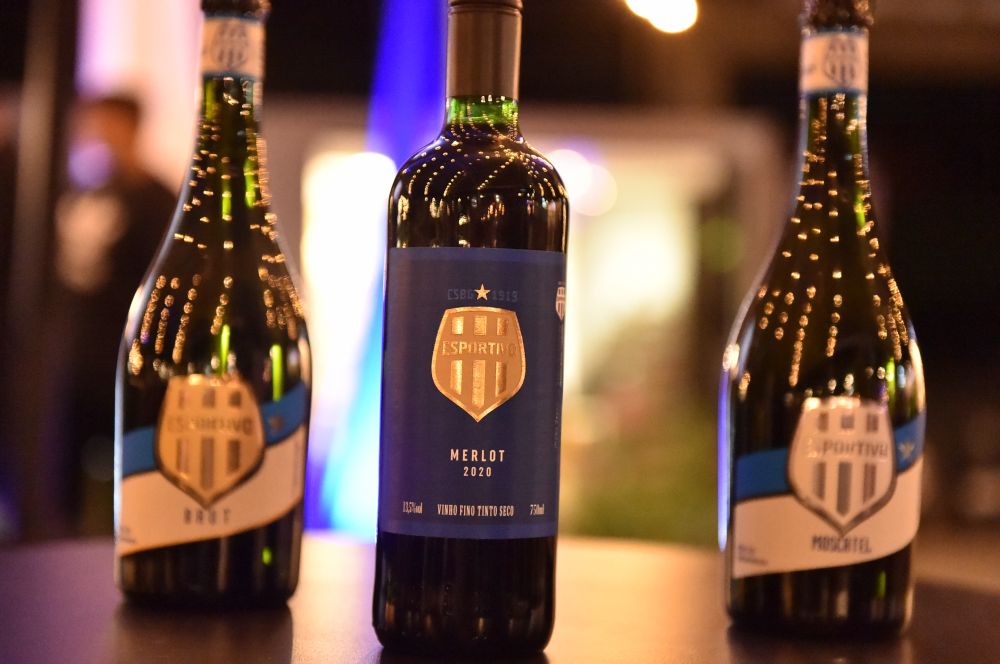 Esportivo apresenta novo escudo em formato de taça de vinho