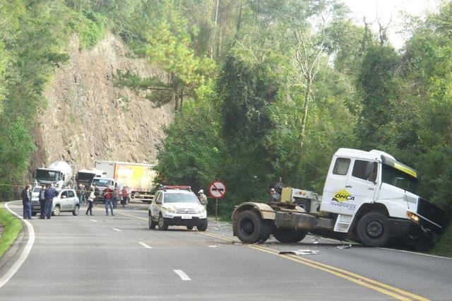 Bandidos fortemente armados atacam e explodem carro forte em Flores da Cunha