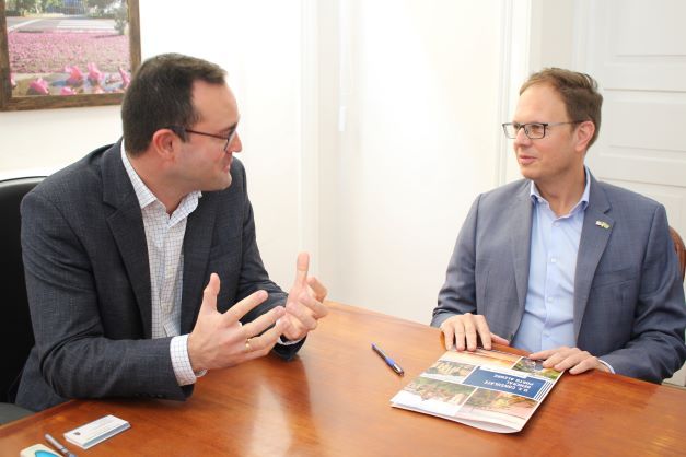 Cônsul-geral dos Estados Unidos visita Bento Gonçalves