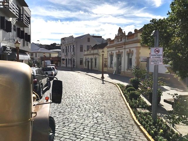 Semana inicia com sol, tempo esquenta e muda ao longo do dia