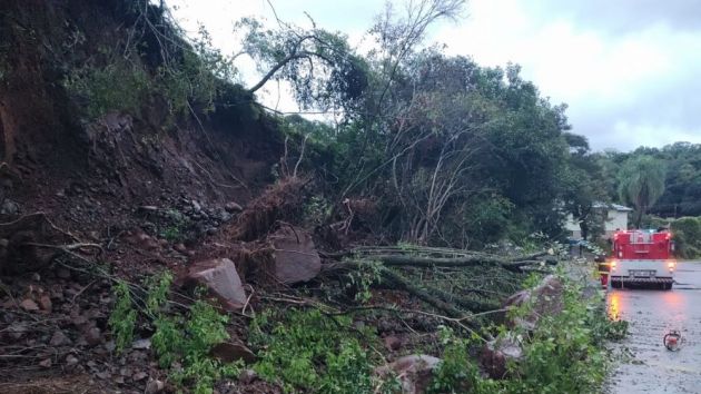 Chuva causa deslizamento no interior de Garibaldi