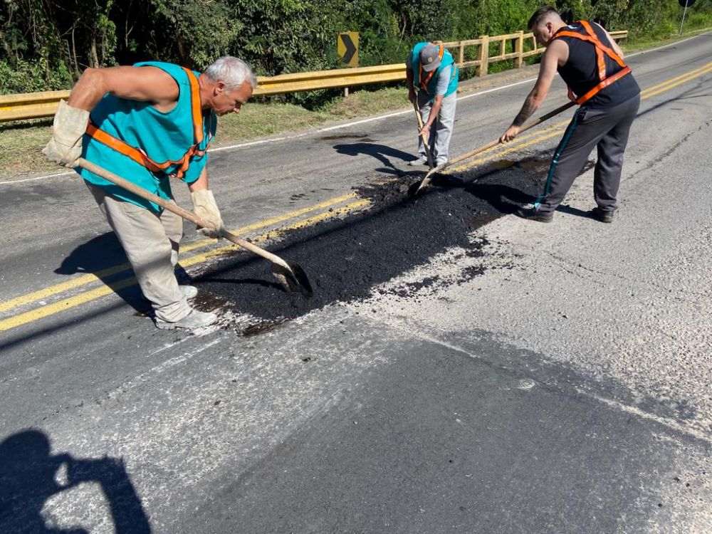 Operação Tapa-Buracos na estrada do Vale dos Vinhedos