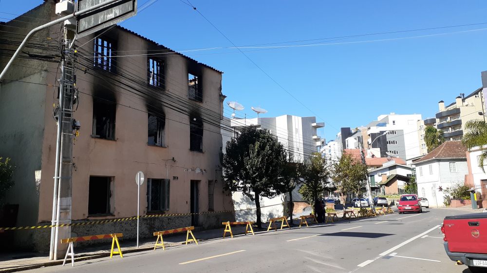 Trecho da rua Buarque de Macedo está liberado em ambos os sentidos