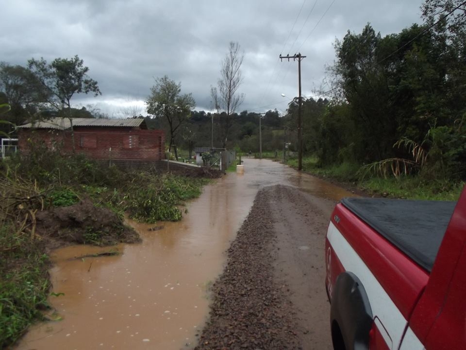 Chuva em Bom Princípio  deixa bombeiros em alerta