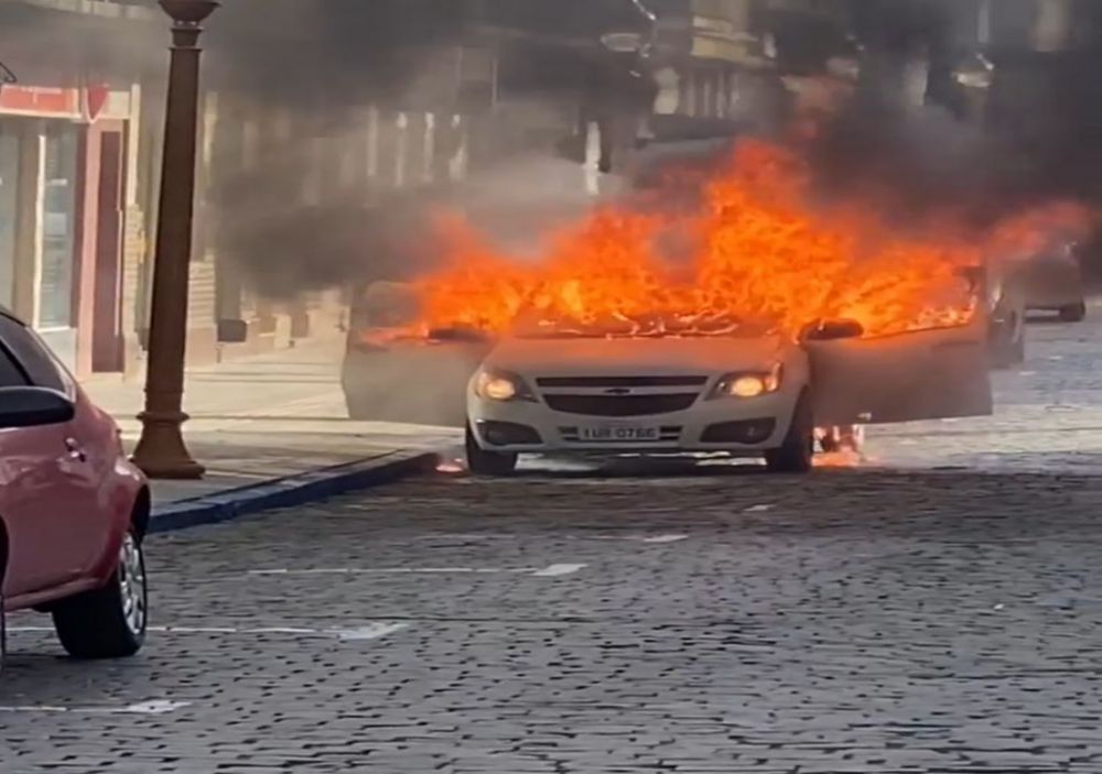Veículo incendeia na área central de Garibaldi