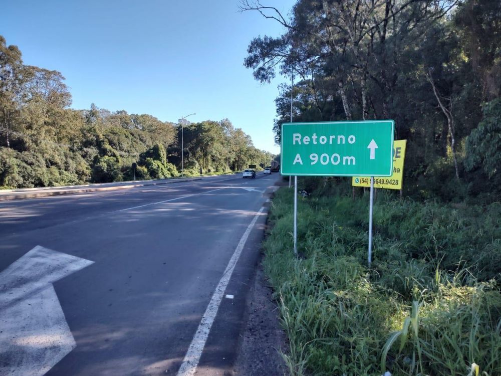 DNIT instala placas de sinalização no acesso à Carlos Barbosa 