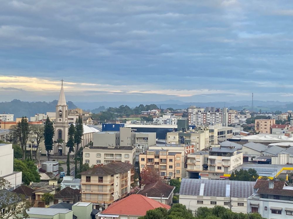 Sábado inicia nublado mas fim de semana será chuvoso