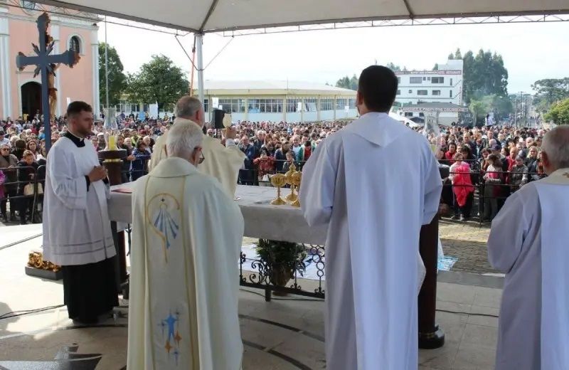 Santuário de Caravaggio recebe milhares de fiéis na manhã deste sábado