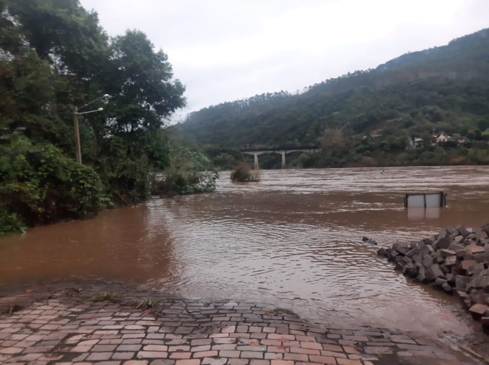 Ponte entre Bento Gonçalves e Cotiporã está novamente bloqueada 