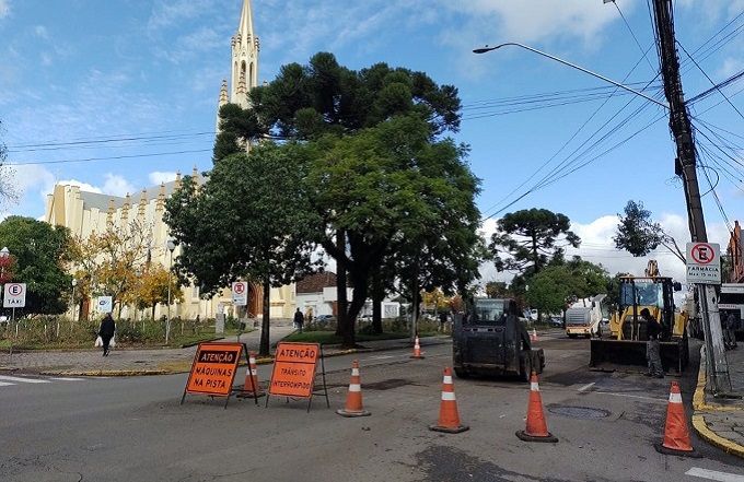 Obras de pavimentação na entrada de Bento estão em andamento