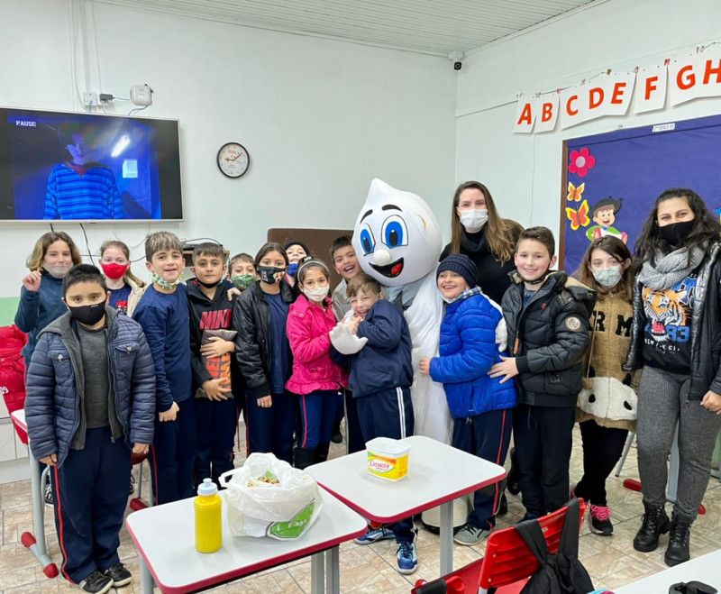 Zé Gotinha visita escolas municipais de Garibaldi