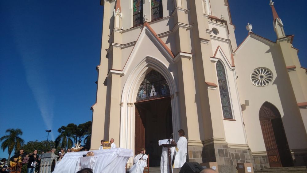 Celebração de Corpus Christi reúne milhares de fiéis em Garibaldi
