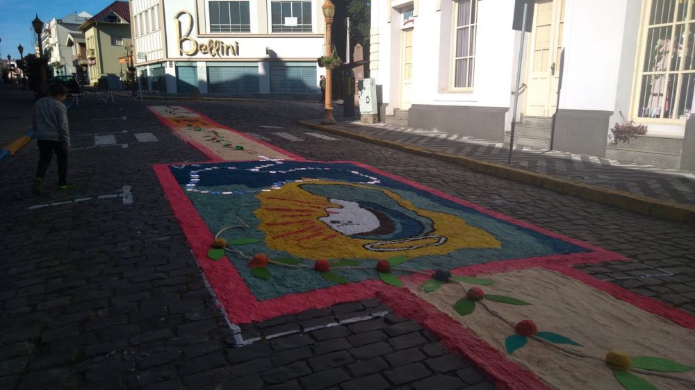 Celebração de Corpus Christi reúne milhares de fiéis em Garibaldi