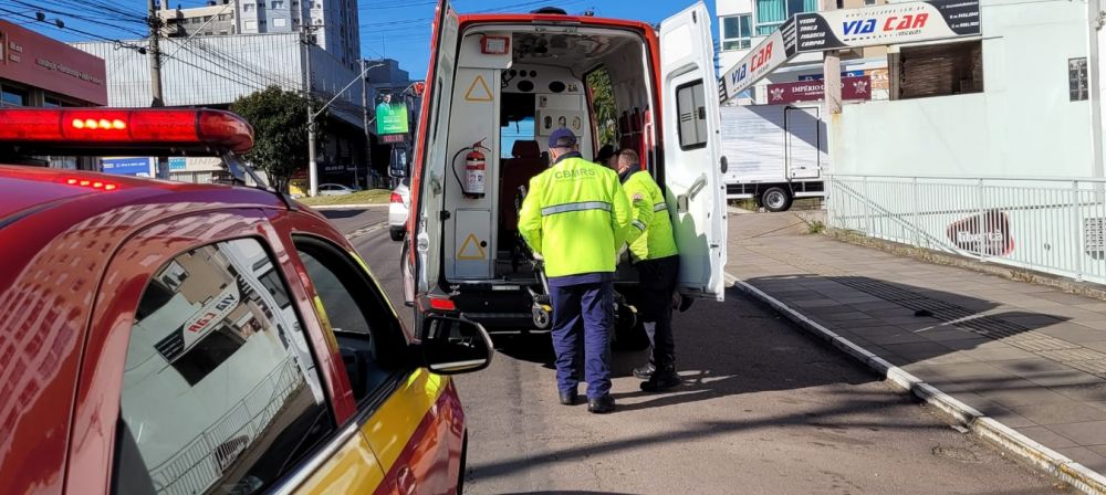 Acidente entre carro e moto deixa uma pessoa ferida em Bento Gonçalves