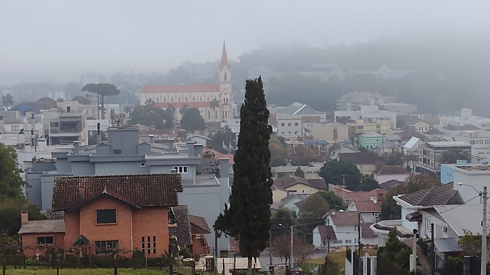 Semana inicia com  tempo firme e frio retorna na Serra Gaúcha