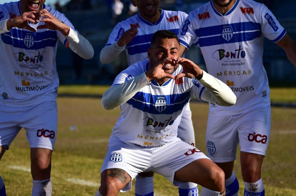 Esportivo vence o Santa Cruz e larga na frente na fase de mata-mata do Gauchão