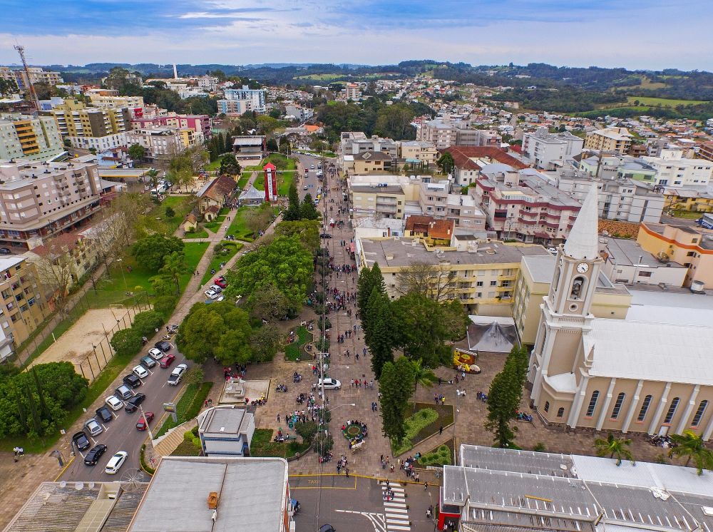 ‘Esquenta Festiqueijo’ conta com desfile temático neste domingo